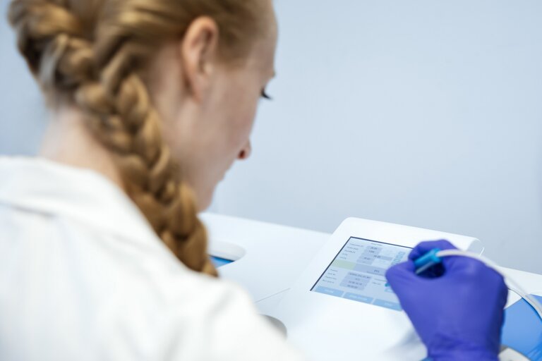 Scientist using microbioreactor technology to optimize Pichia pastoris protein expression on VALIDOGEN's UNLOCK PICHIA® platform.