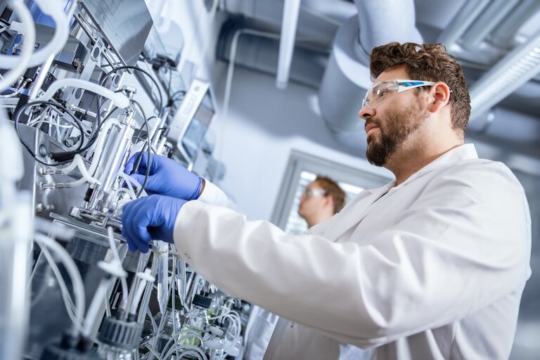 Scientist working on bioreactor cultivation setup for optimizing methanol-induced protein production using VALIDOGEN’s UNLOCK PICHIA® technology.
